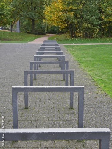 Unbenutzte Fahrradbügel vor dem Energiebunker Wilhelmsburg photo