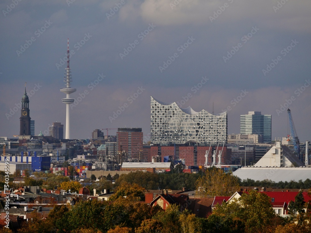 Blick auf Hamburg mit Elphi, Fernsehturm 