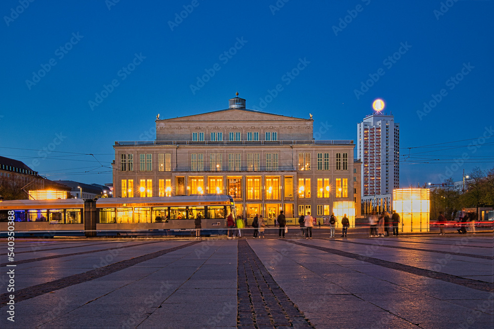 Blick auf die Oper, das Opernhaus am Leipziger Augustusplatz, Nacht, Leipzig, Sachsen, Deutschland