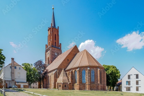 Rathenow: Die Kirche St. Marien Andreas stammt ursprünglich aus dem 13. Jahrhundert, wurde aber ab dem 15. Jahrhundert zur Hallenkirche umgebaut.