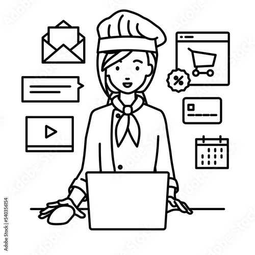 デスクで座ってPCでネットショップやマーケティングの仕事をしている調理師の女性