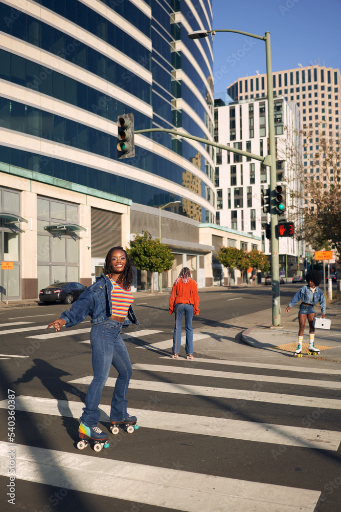 Portrait of young friend group together in the city on rollerskates
