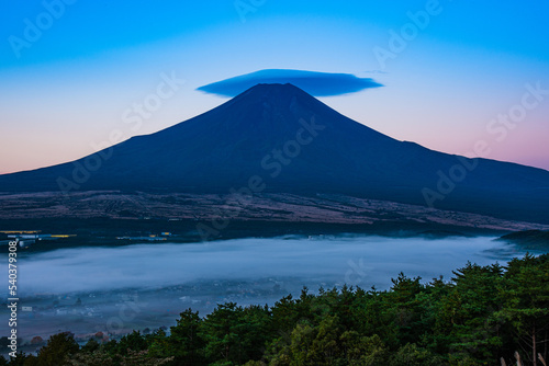 富士山と笠雲