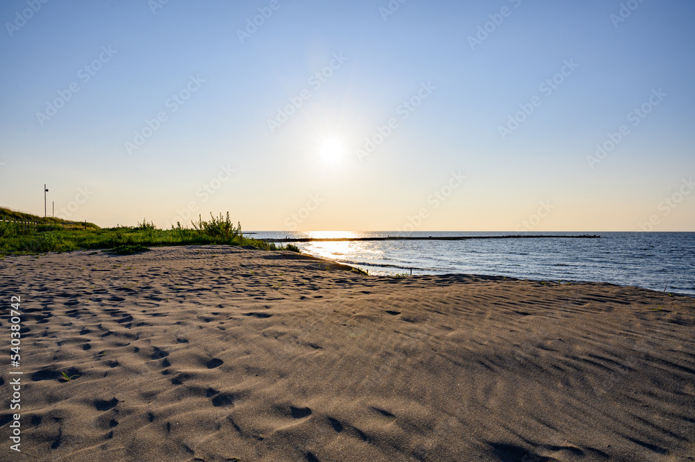 Fototapeta premium 新潟 太夫浜海岸の夕日