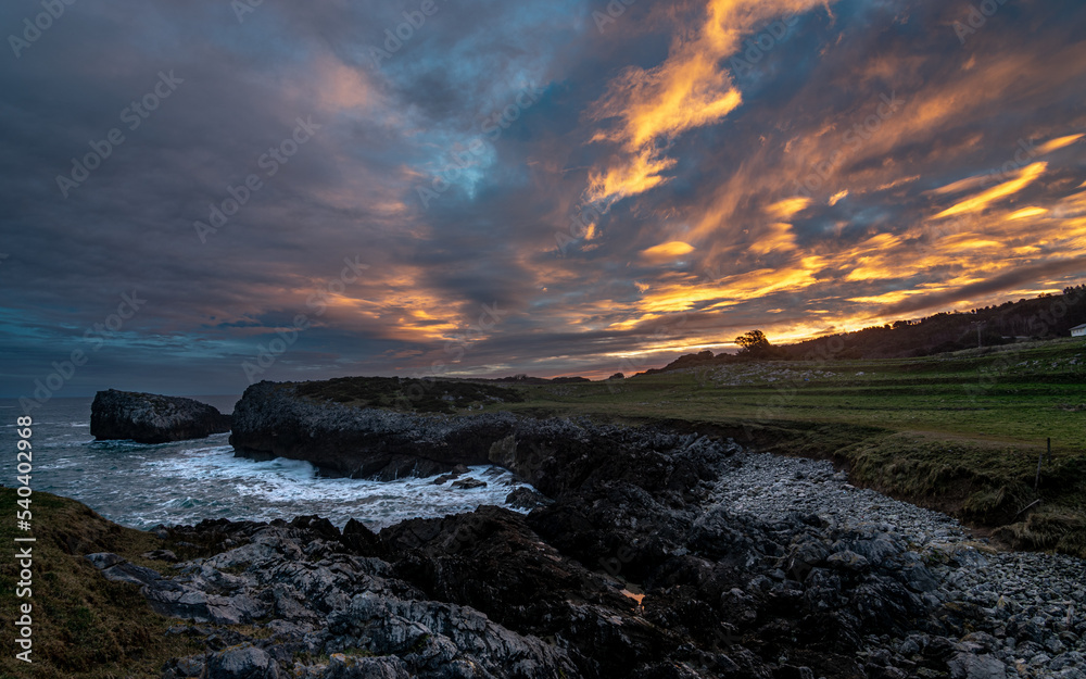 Fototapeta premium Amanecer Buelna, Buelna, Llanes