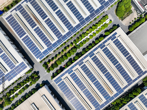 Obraz na płótnie solar panels on factory rooftop w salonie