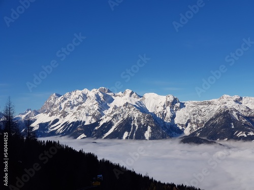 Berg und Tal mit Nebel