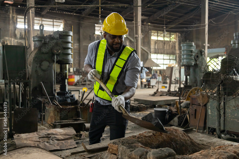 Engineers in a steel mill with a welder to grind steel to assemble Consult the size of the steel workpiece. Bring the workpiece to assemble the locomotive.
Engineers in a steel mill with a welder to grind steel to assemble Consult the size of the steel workpiece. Bring the workpiece to assemble the locomotive.