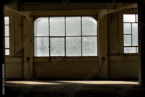 Int  rieur d un vieux hangar d  saffect  
