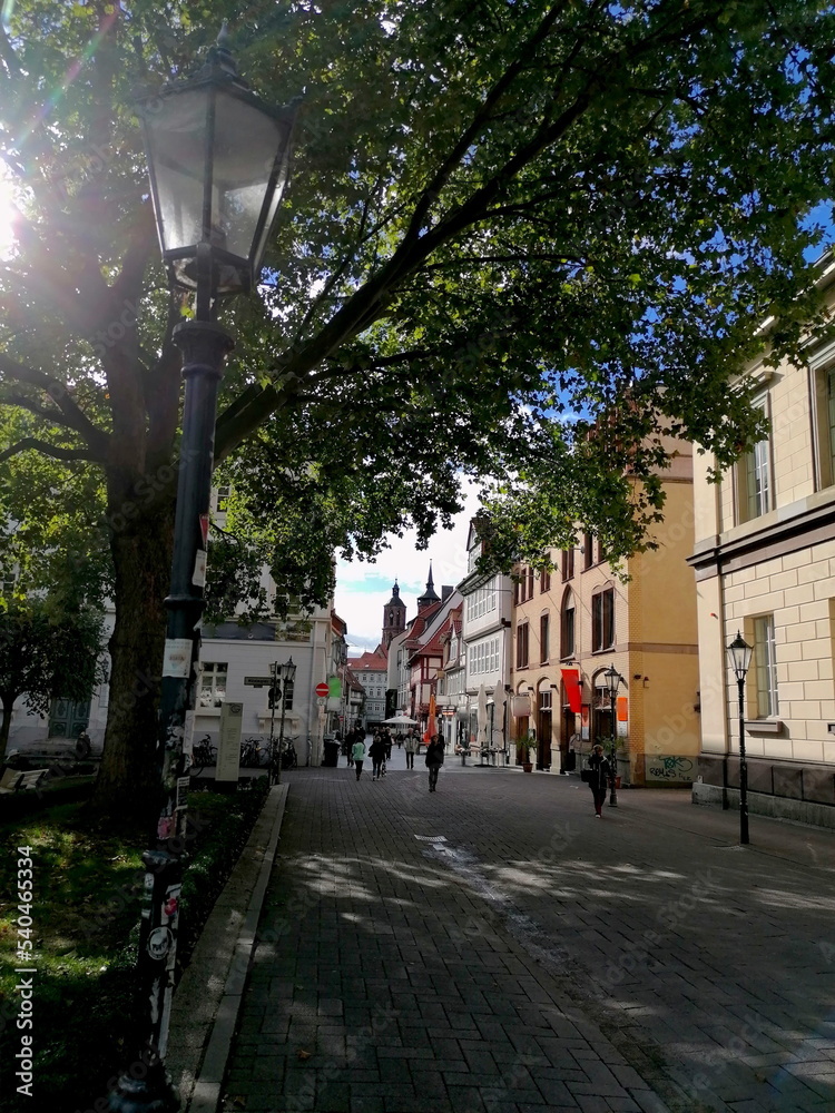 Straße in Göttingen mit alten Häusern