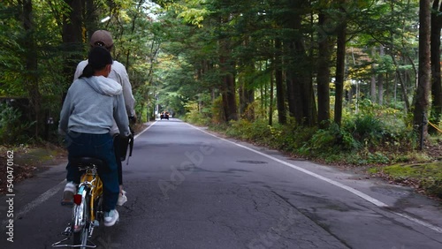 Wallpaper Mural 軽井沢でサイクリングを楽しむ親子 Torontodigital.ca