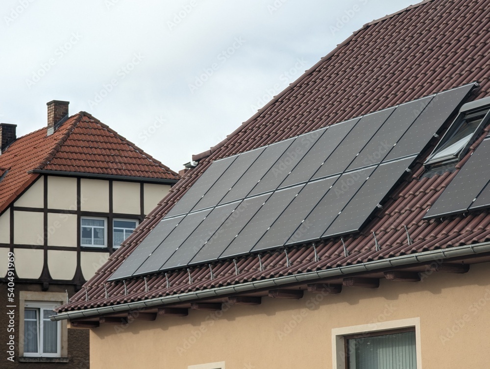 Photovoltaikanlage auf Dach von Altbau