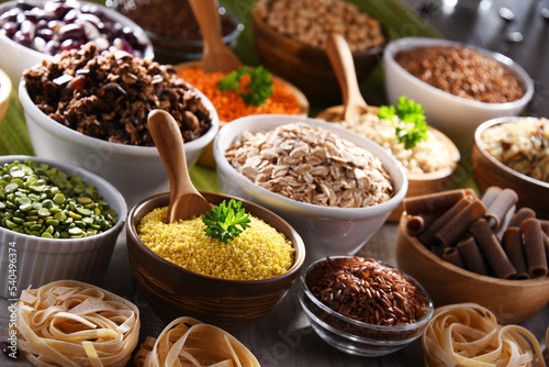 Composition with different kinds of dry food products