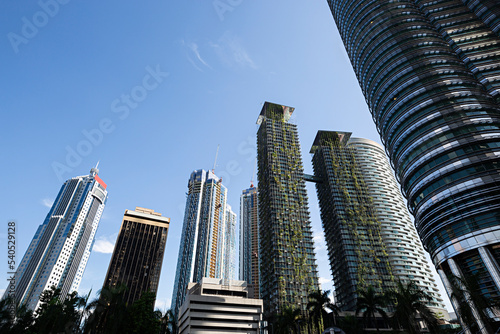 Photography Paisaje urbano de Kuala Lumpur con torres Petronas y otros rascacielos