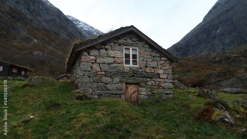Altes Cottage in Norwegen in den Bergen, filterfrei