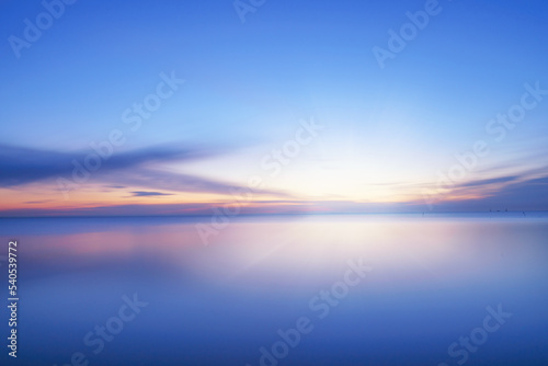Obraz na płótnie Calm blue colored sea and clear sky at sunset w salonie