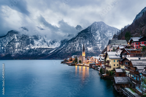 Photos hallstatt covered with snow in winter, Austria