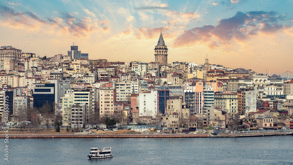 Obraz premium Istanbul, Turkey - March 2018: Galata Tower, Karakoy district and Golden Horn skyline in Istanbul, Turkey