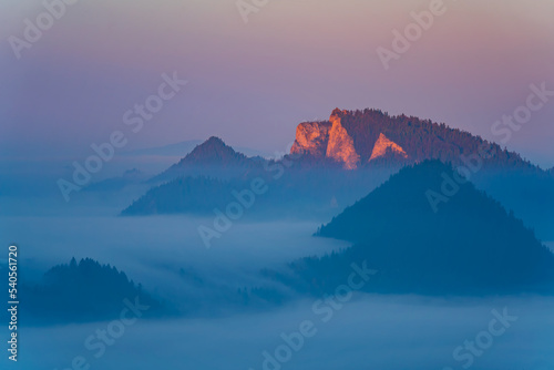 Obraz na płótnie The Pieniny - Pieniny national park is a mountain range in the south of Poland and the north of Slovakia. w salonie