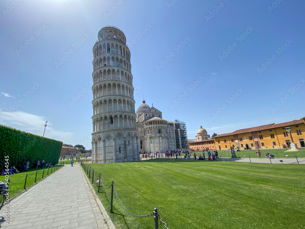 city leaning tower