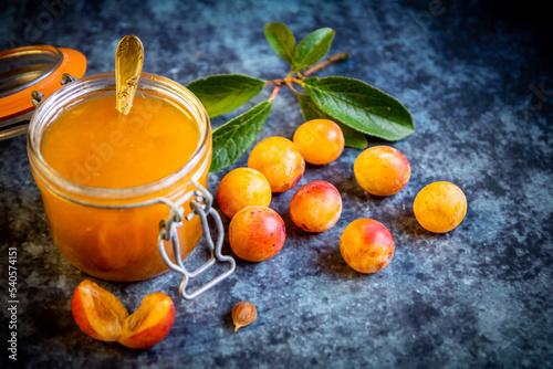 Bocal de confiture de mirabelles