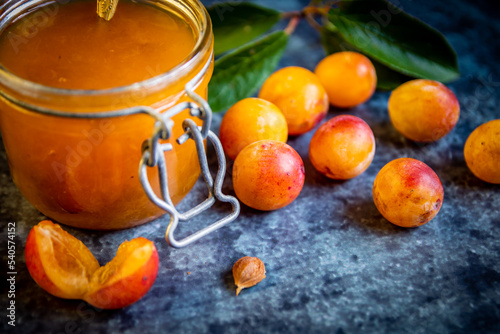 Photos Bocal de confiture de mirabelles