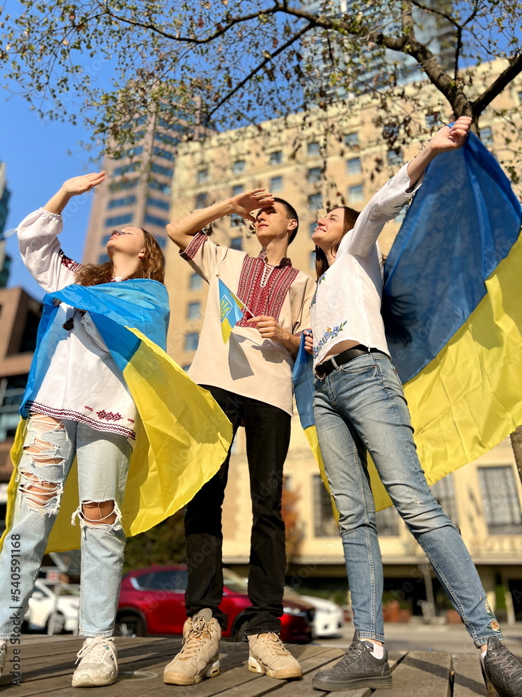 in honor of defenfers of Ukraine Vancouver rally and march oct 16 2022 Art Gallery Ukrainians and other nationalities took to the streets against Russian terrorism 16.10.2022 Canada Vancouver