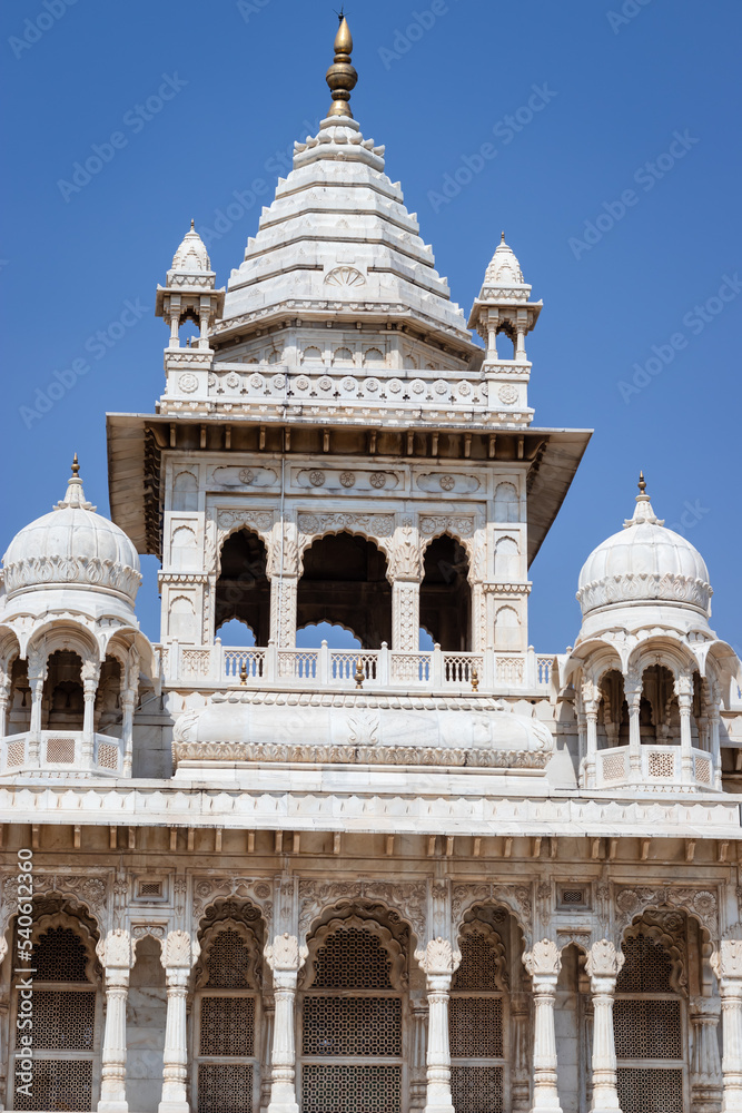 Obraz premium heritage architecture building with bright blue sky at morning