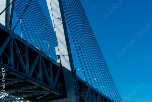 Fototapeta Naklejka Na Ścianę i Meble -  日本の瀬戸内海に掛かる瀬戸大橋の写真