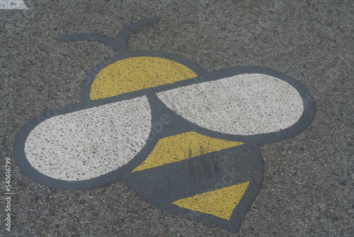 bicycle lane sign bee and arrow 