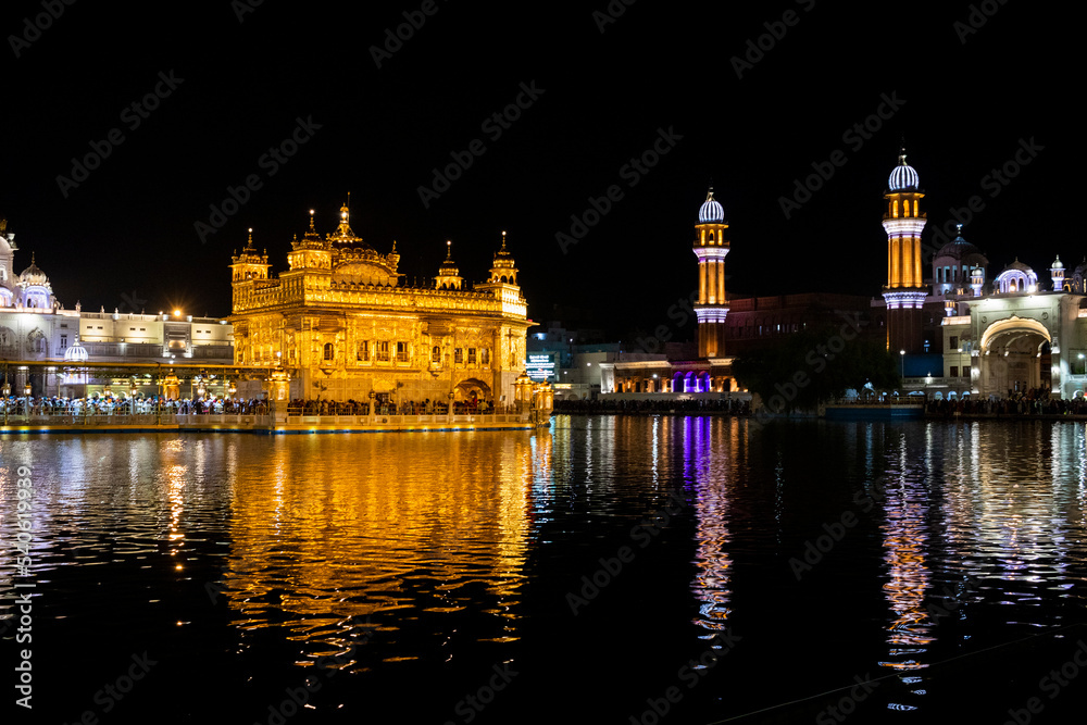 Obraz premium Various views of the Golden Temple at night, Amritsar