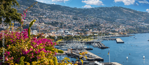 Tableau sur toile cityscape of Funchal city in Madeira island. Portugal