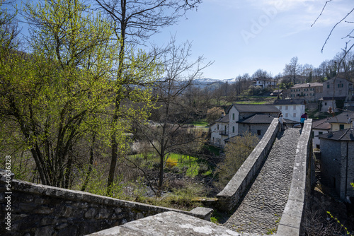 Antico ponte romanico di lugagnano photo