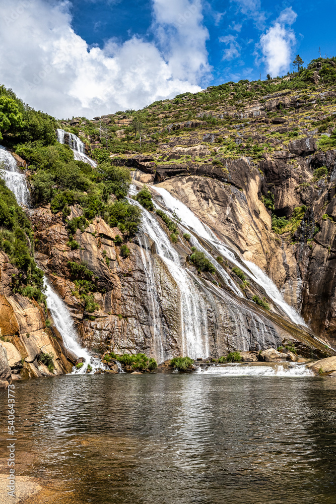 Obraz premium Ezaro waterfall, Galicia, Northern Spain in Spring. It empties into the Atlantic ocean in a waterfall