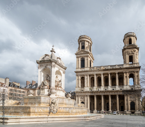 Church and fountain of Saint Sulpice in winter © UlyssePixel