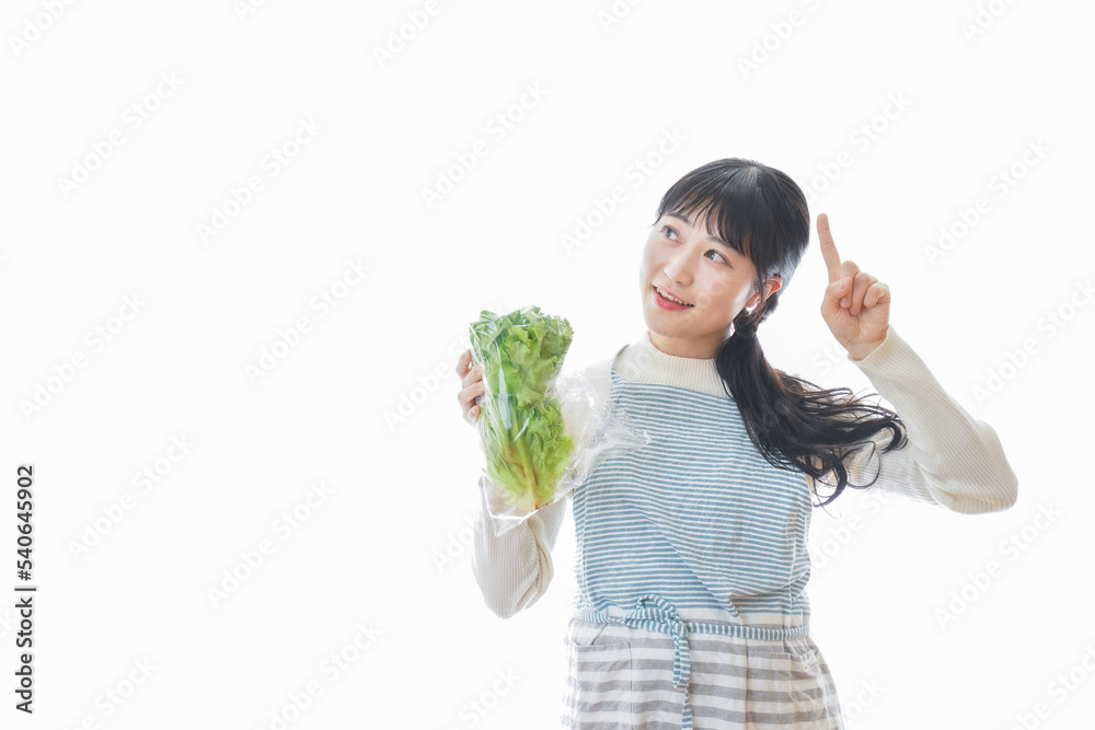 レタスを持つ若い女性 レタスを持つ若い女性