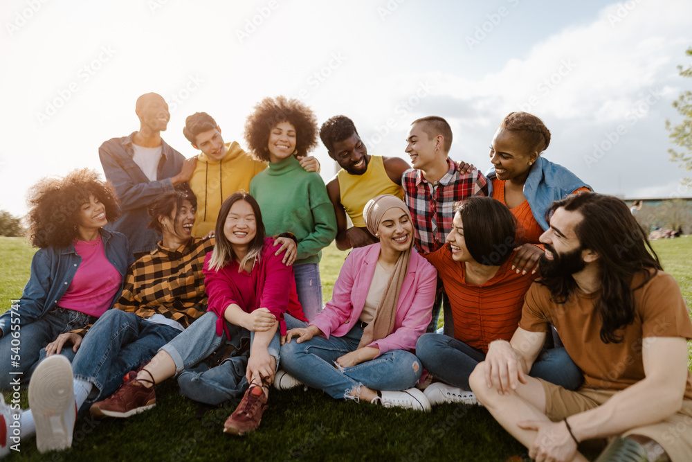 Obraz premium Group of young multiracial friends having fun together in park - Friendship and diversity concept