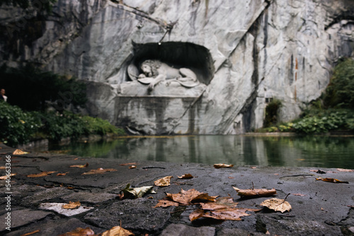 Photo Dying lion monument (Lion of Lucere) landmark of Lucerne, Switzerland