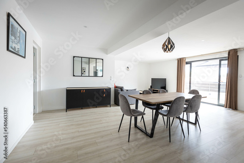 Quadro su tela Photographie d'un salon d'appartement, décoration pour location airbnb, appartem