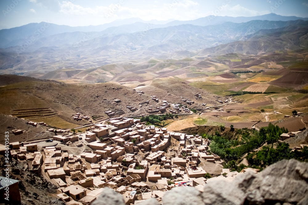 Φωτογραφία Fields and mountains in the north of Afghanistan near Faizabad city