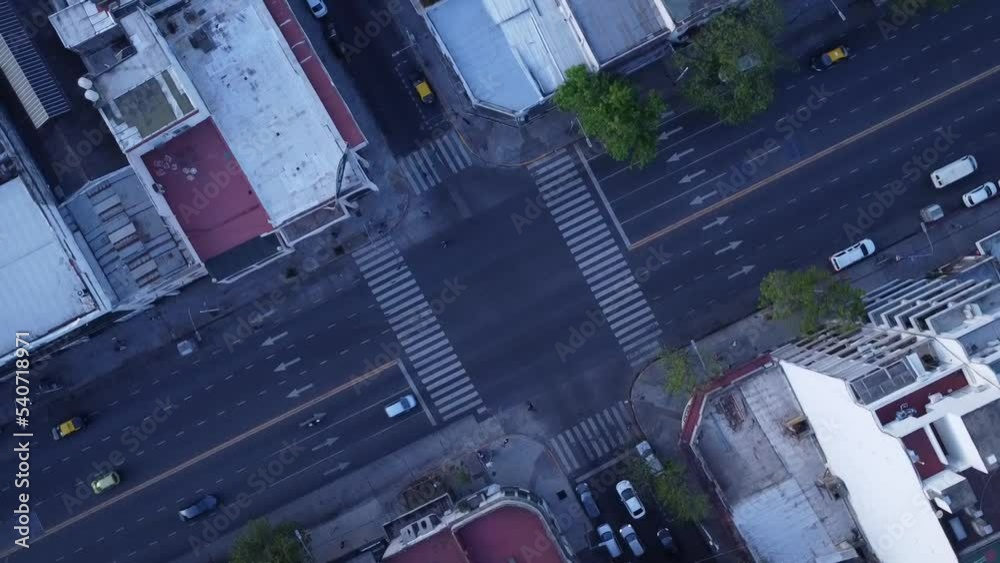 Intersección avenidas ciudad trafico Buenos Aires Argentina plano cenital