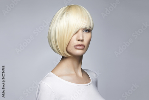 Print op canvas fashion beauty portrait of young woman with stylish bob haircut