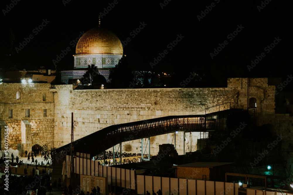 Fototapeta premium Jerusalem at night, The old City, Dome of the Rock and Western Wall