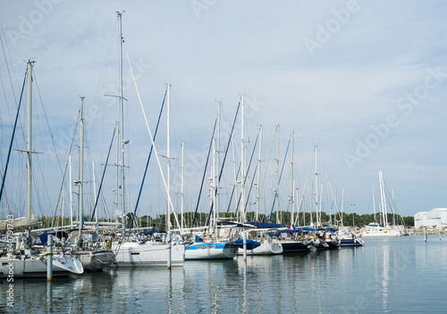 Sailing yachts in the marina on Lake Geneva © fifg