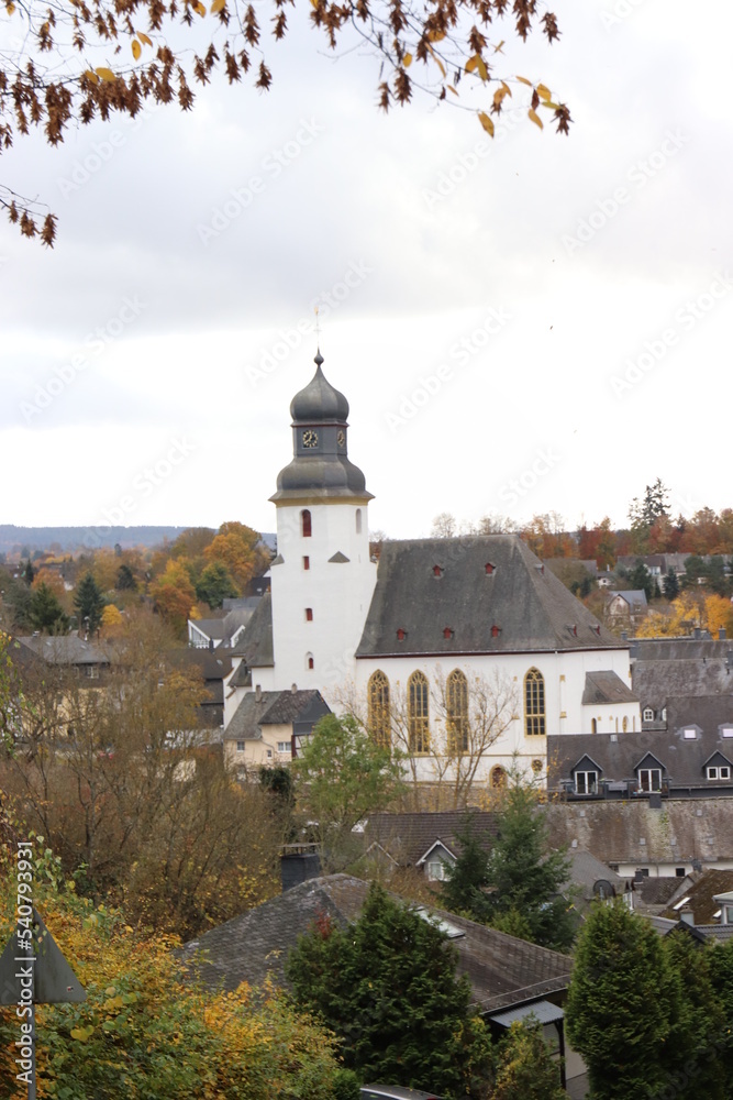 Stephanskirche in Simmern. Ortsblick.