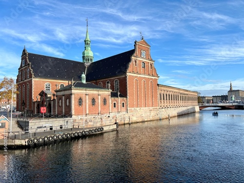 Holmens Kirche am Holmens Kanal in der Innenstadt von Kopenhagen, unweit des dänischen Parlaments