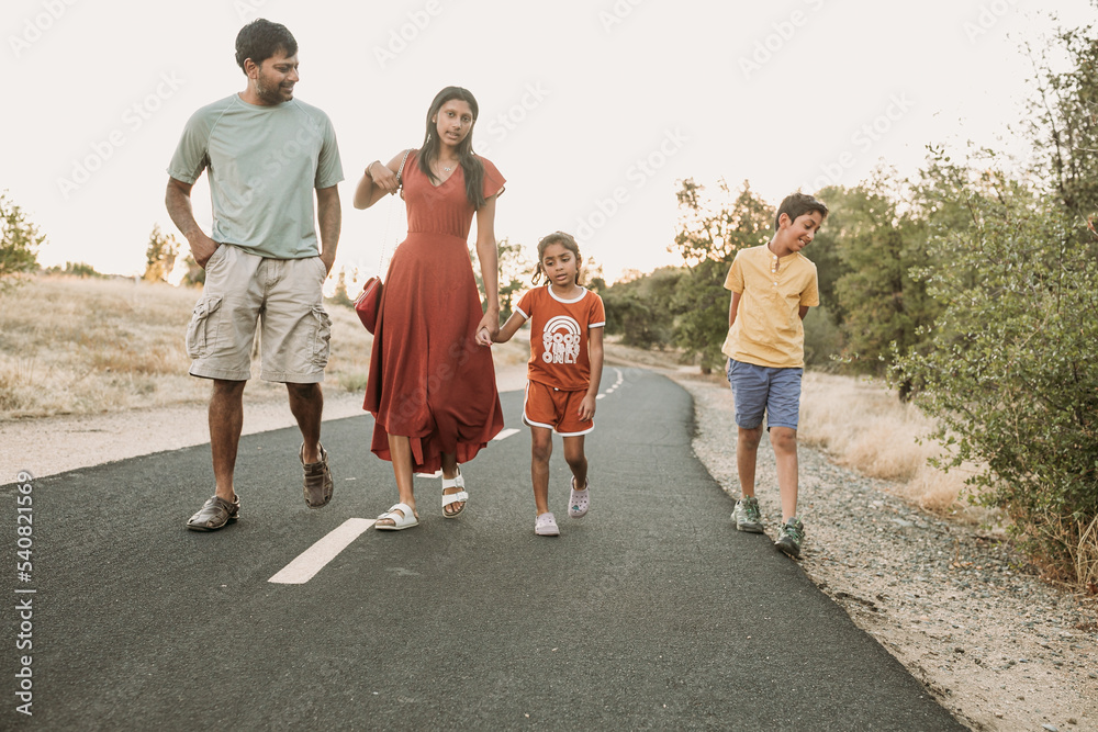 Obraz premium Father walking with his kids outdoors 