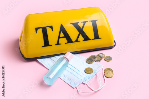 Yellow taxi roof sign, medi...