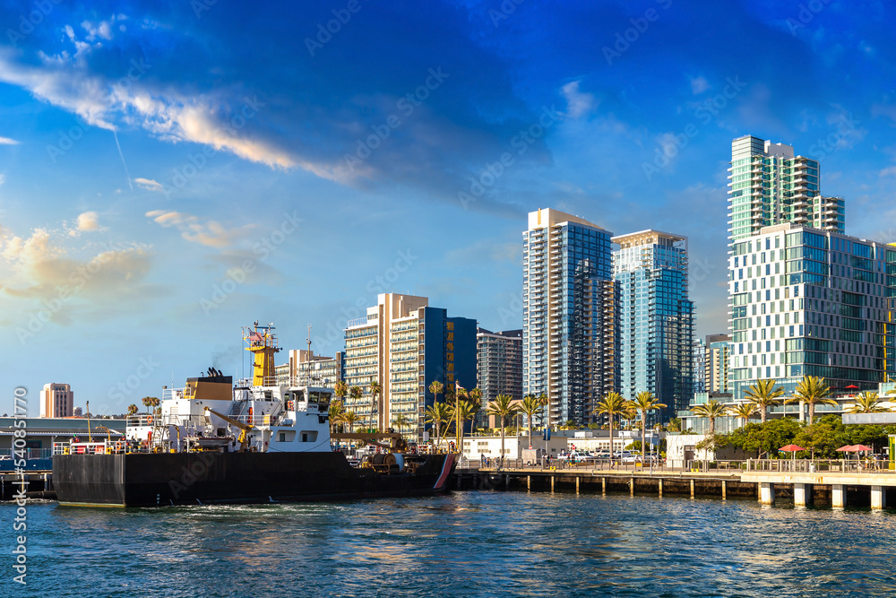 Obraz premium San Diego Bay in marina district