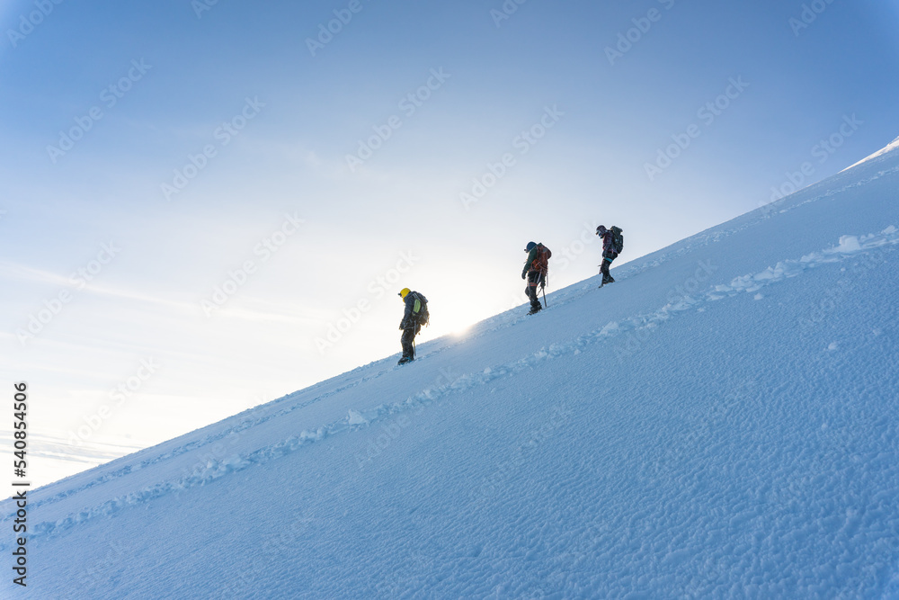 Mountaineers ascending the Citlaltepetl volcano